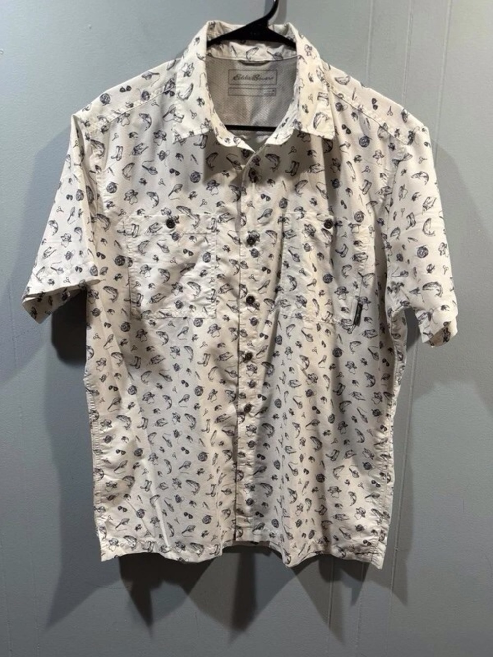 Eddie Bauer Short-Sleeve Button-Down Shirt in Cream with Navy Print
